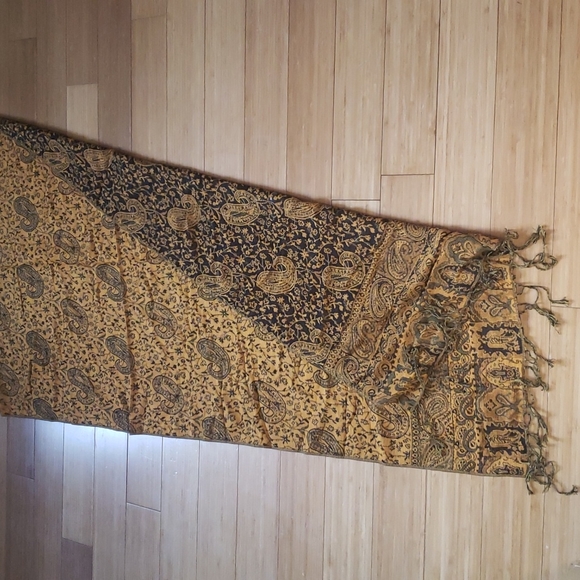 Paisley pashmina scarf - Picture 3 of 8